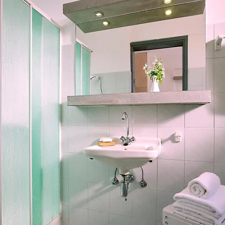 Galanis Rooms 3* Adamantas (Milos)